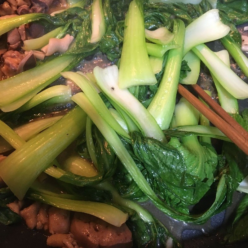 Bước 2 Xào lòng gà với cải thìa Cải thìa xào lòng gà