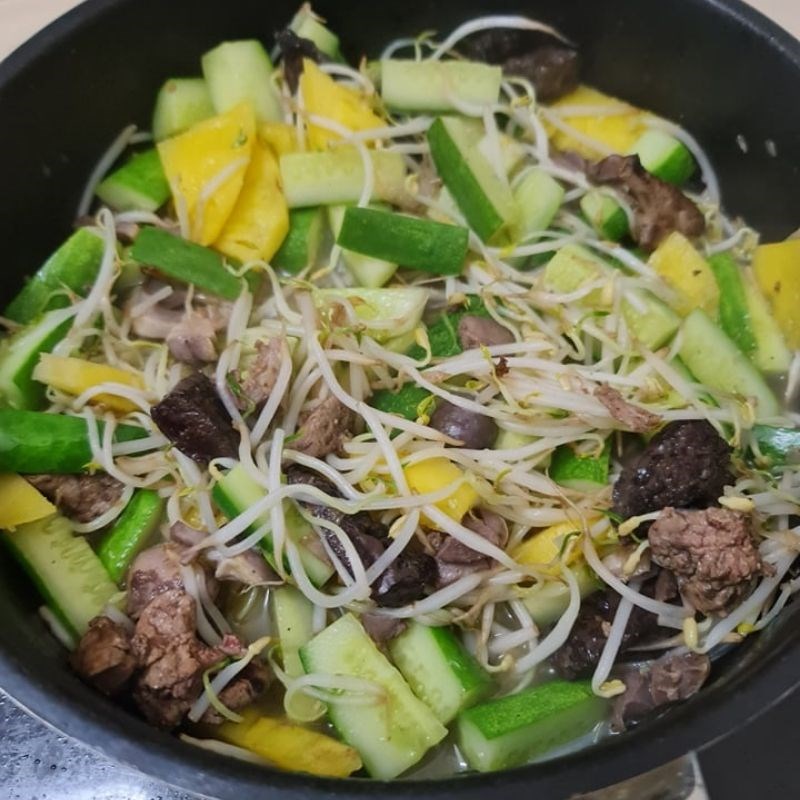 Bước 2 Xào lòng gà với dưa leo Lòng gà xào dưa leo