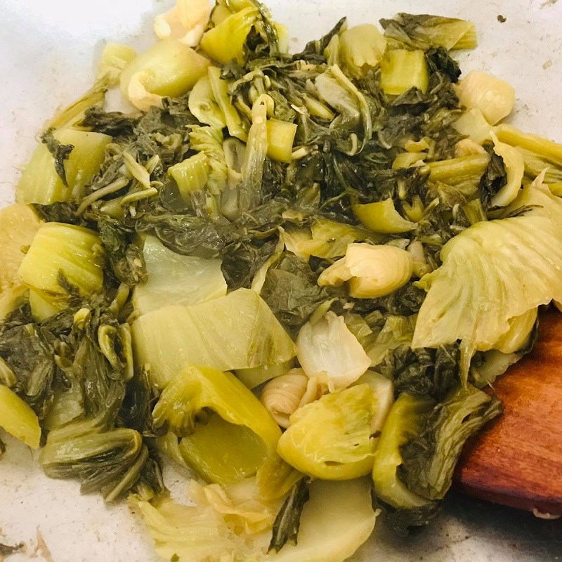 Bước 3 Xào lòng với cải chua Lòng heo xào cải chua (dưa cải)