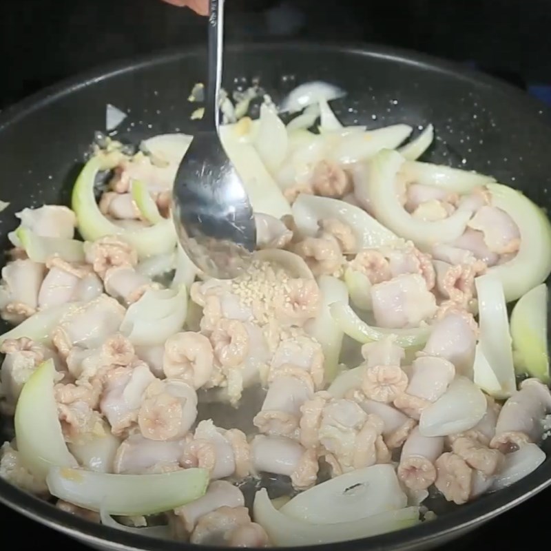 Bước 3 Xào lòng Lòng heo xào nấm