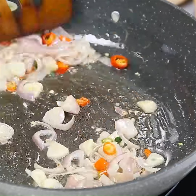 Bước 3 Xào mề gà Mề gà xào cay
