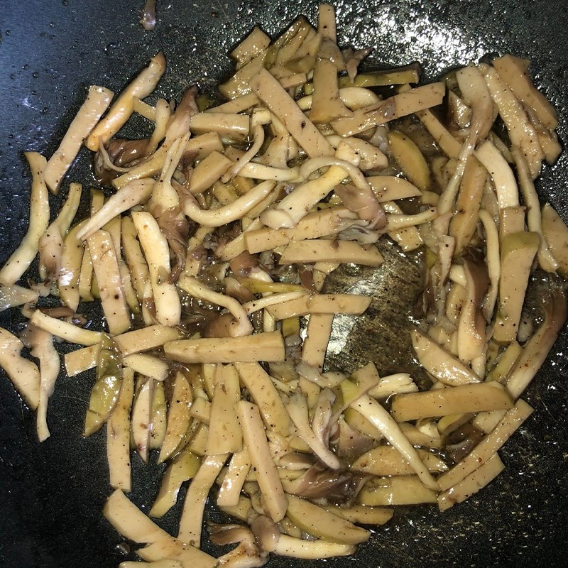 Bước 2 Xào mì Mì xào chay bằng mì tươi