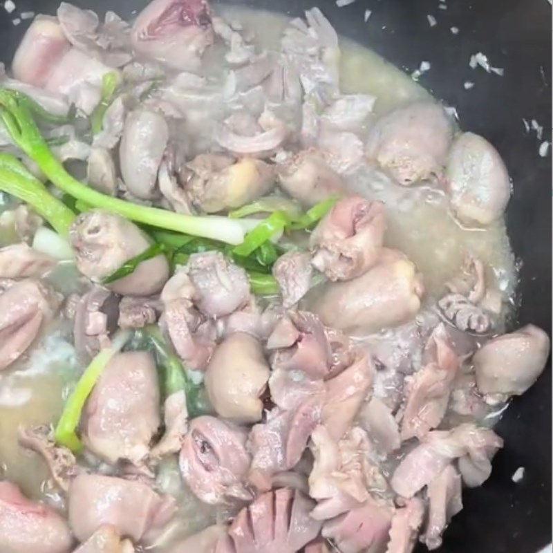 Bước 2 Xào mướp Lòng gà xào mướp (Công thức được chia sẻ từ Tiktok Cách Nấu Ngon cùng Cách Nấu Ngon)