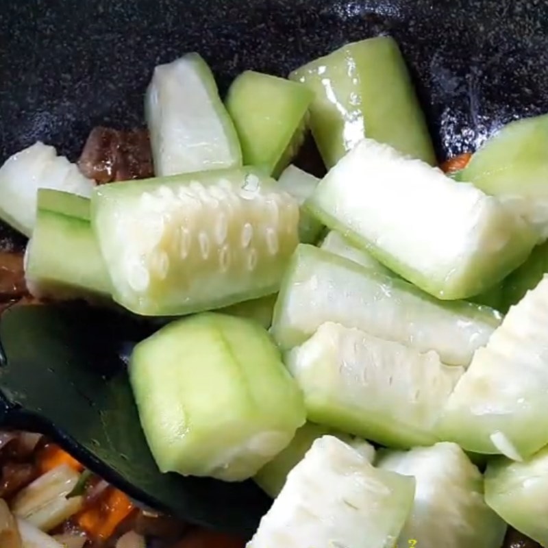 Bước 3 Xào mướp Mướp xào bò chay