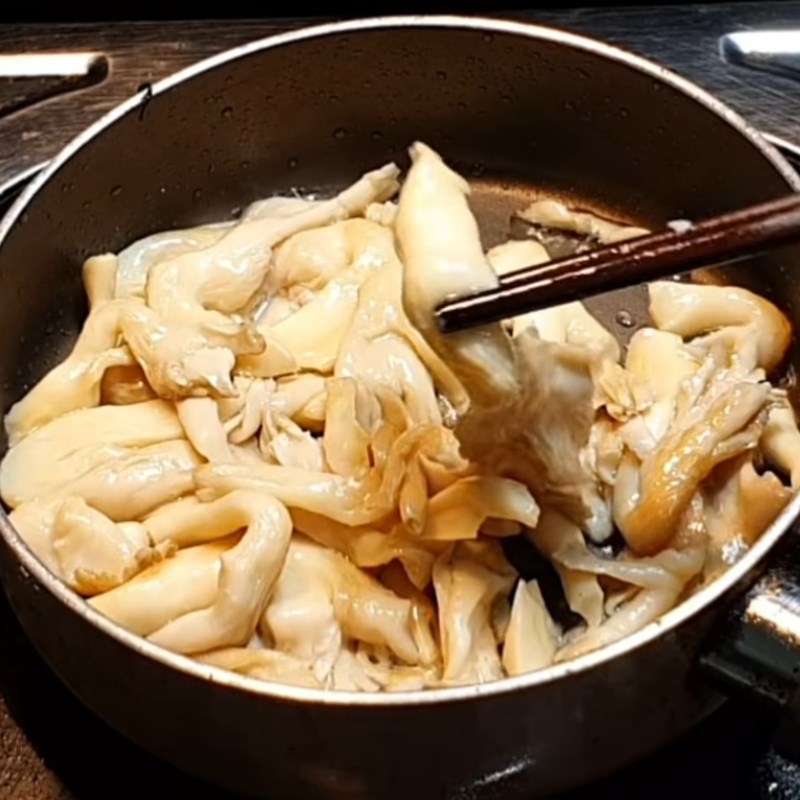 Bước 3 Xào nấm bào ngư Sườn chay kho nấm bào ngư