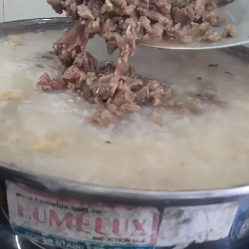 Bước 4 Xào nấm và thịt bò Cháo đậu đỏ thịt bò