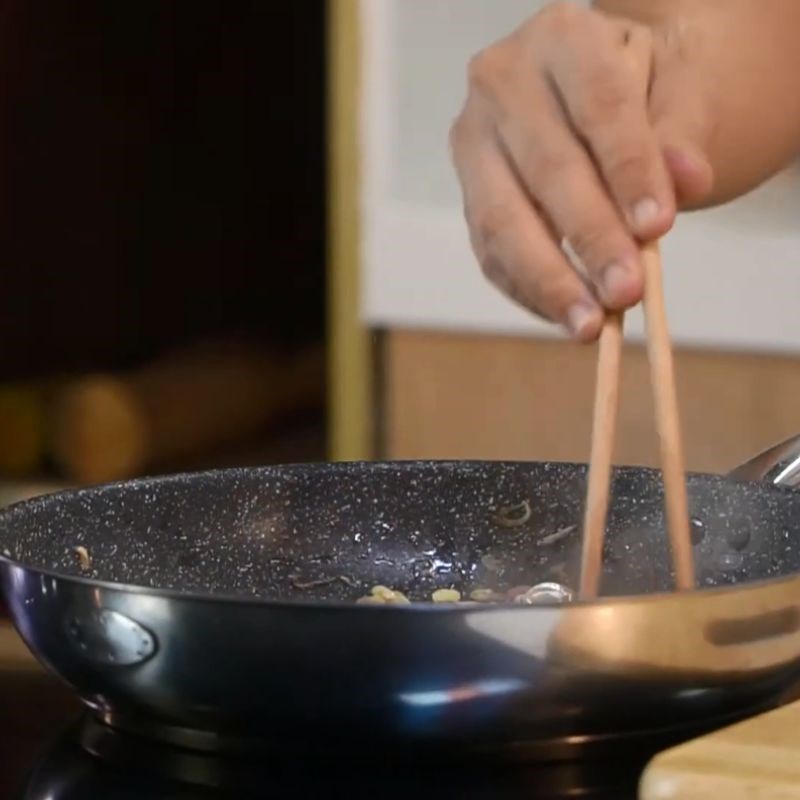 Bước 3 Xào ngao Cháo ngao chuẩn xứ Nghệ