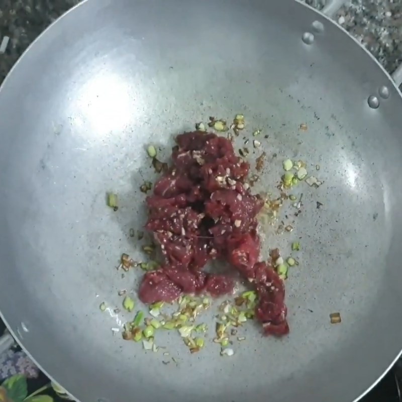 Bước 3 Xào rau bầu Rau bầu xào thịt bò
