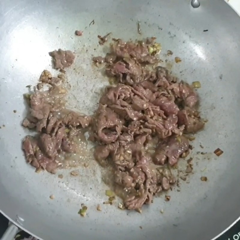 Bước 3 Xào rau bầu Rau bầu xào thịt bò