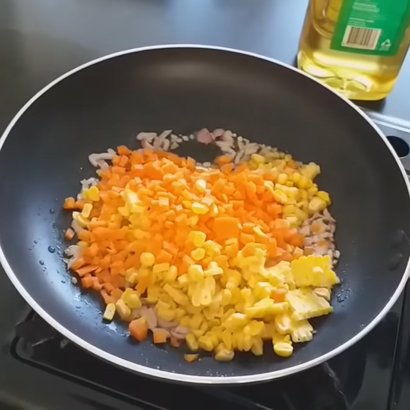 Bước 3 Xào rau củ Trứng chiên bắp (ngô)