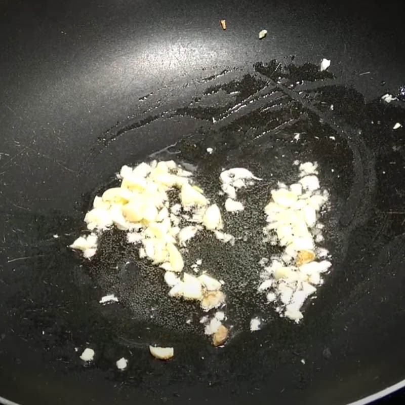 Bước 3 Xào sơ đuôi bò Đuôi bò hầm sa tế