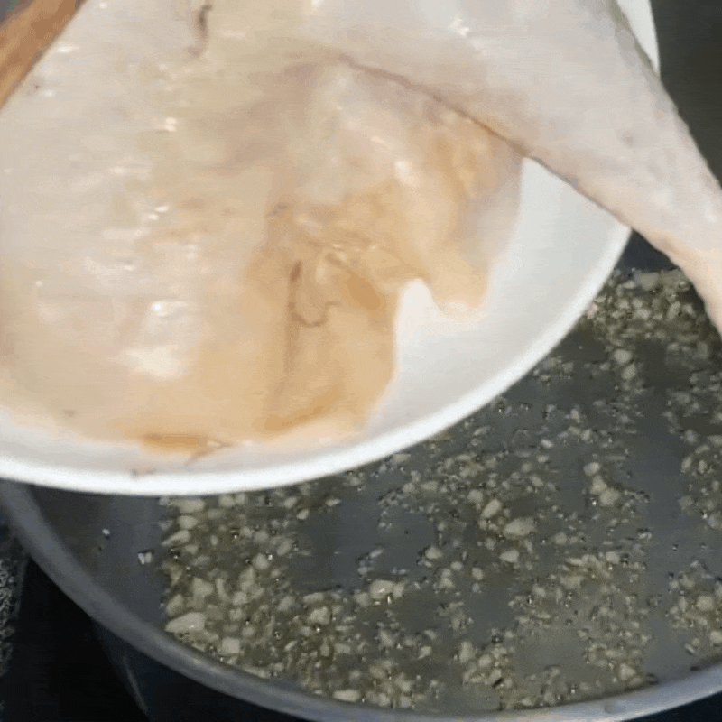Bước 4 Xào sơ gà Gà hầm hoa atiso