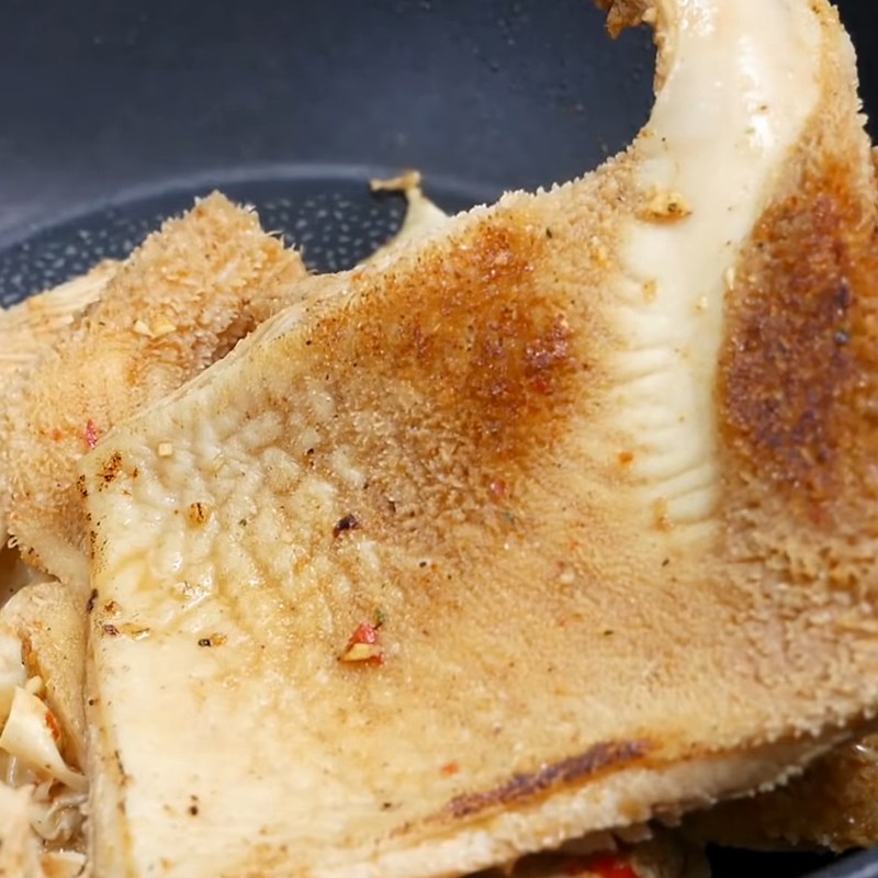 Bước 3 Xào sơ lòng bò Lòng bò khìa ngũ vị