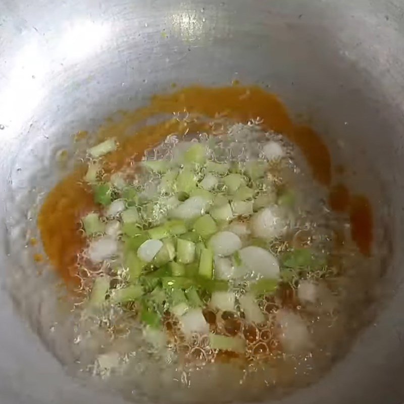 Bước 3 Xào sốt kho Bắp cải kho tiêu