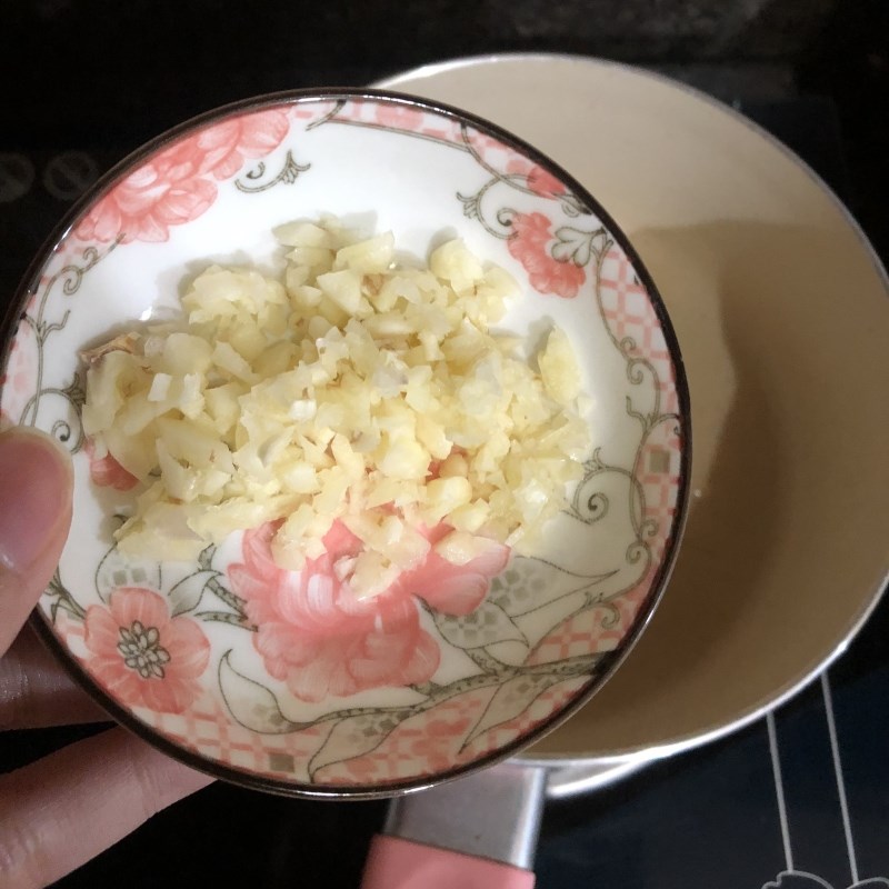 Bước 2 Xào su hào với tôm Su hào xào tôm tươi