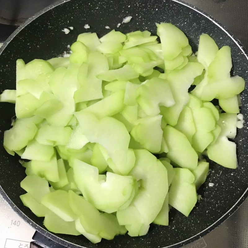 Bước 4 Xào su su Su su xào lòng gà