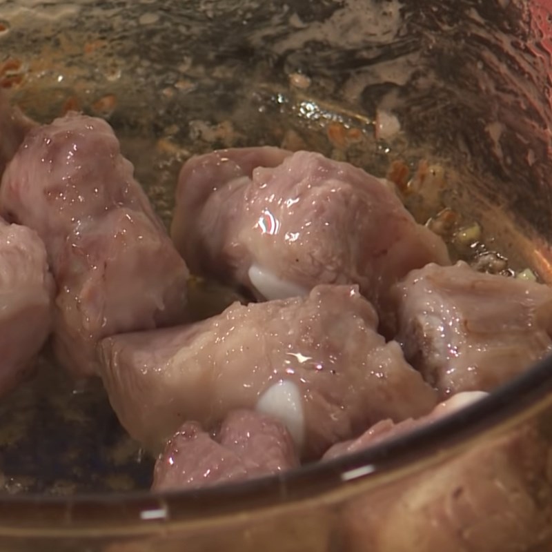 Bước 5 Xào sườn Canh nha đam nấu sườn