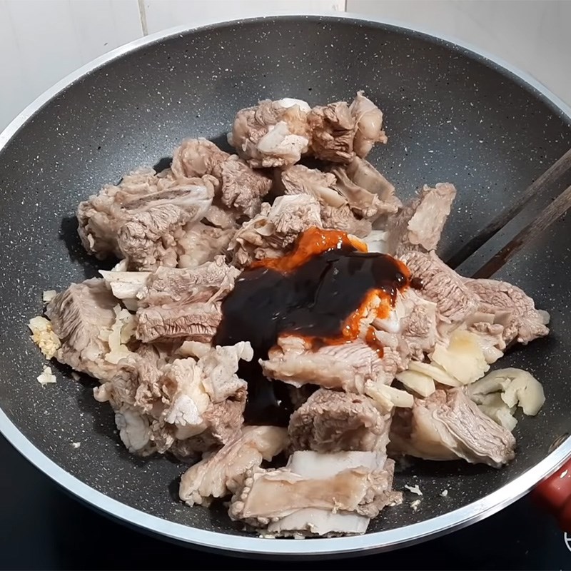 Bước 3 Xào sườn bò Sườn bò hầm sả