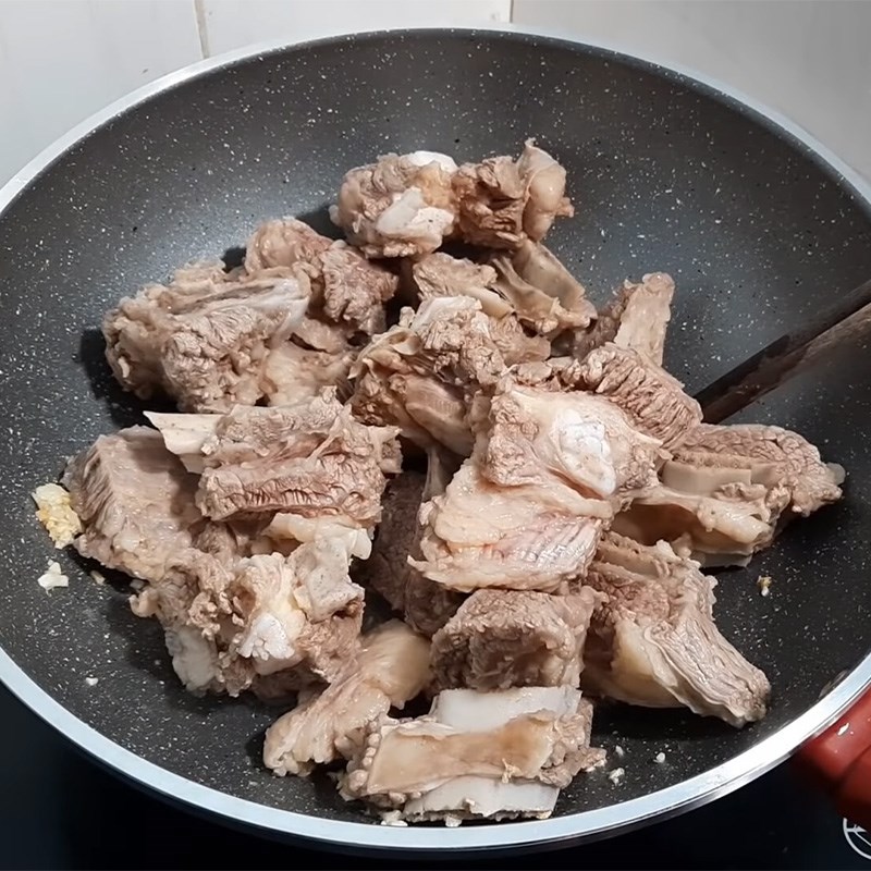 Bước 3 Xào sườn bò Sườn bò hầm sả