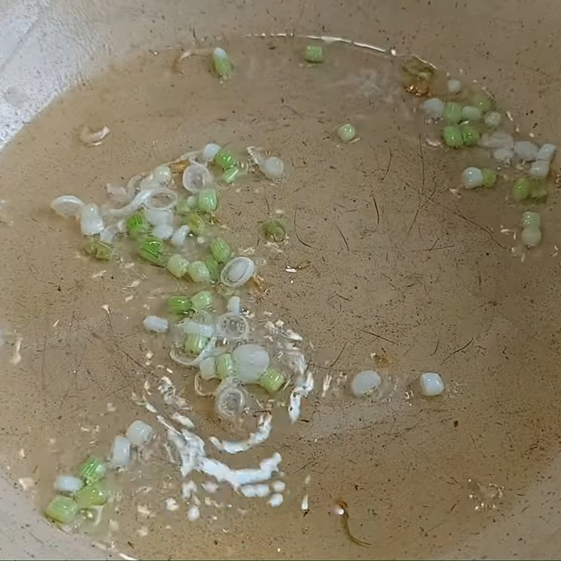 Bước 3 Xào tàu hũ ky Tàu hũ ky xào dứa