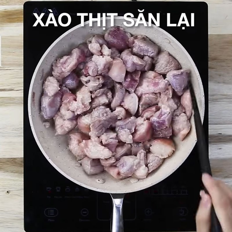 Bước 3 Xào thịt Thịt đông chân giò