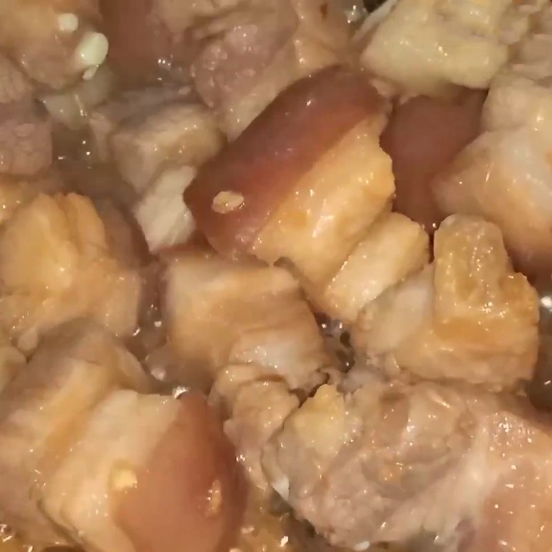 Bước 4 Xào thịt Thịt kho trứng cút