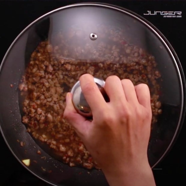 Bước 1 Xào thịt băm Phở trộn thịt băm