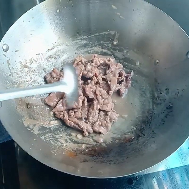 Bước 5 Xào thịt bò Gỏi bò rau thơm