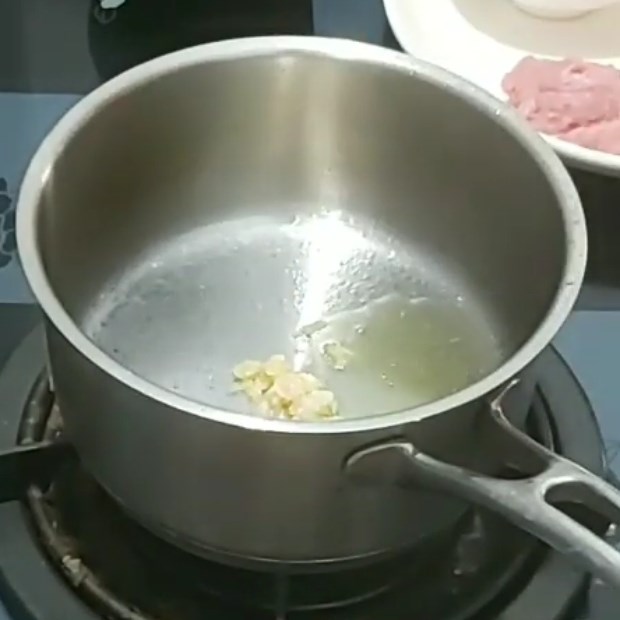 Bước 2 Xào thịt bò cà chua Cháo thịt bò cà chua cho bé ăn dặm