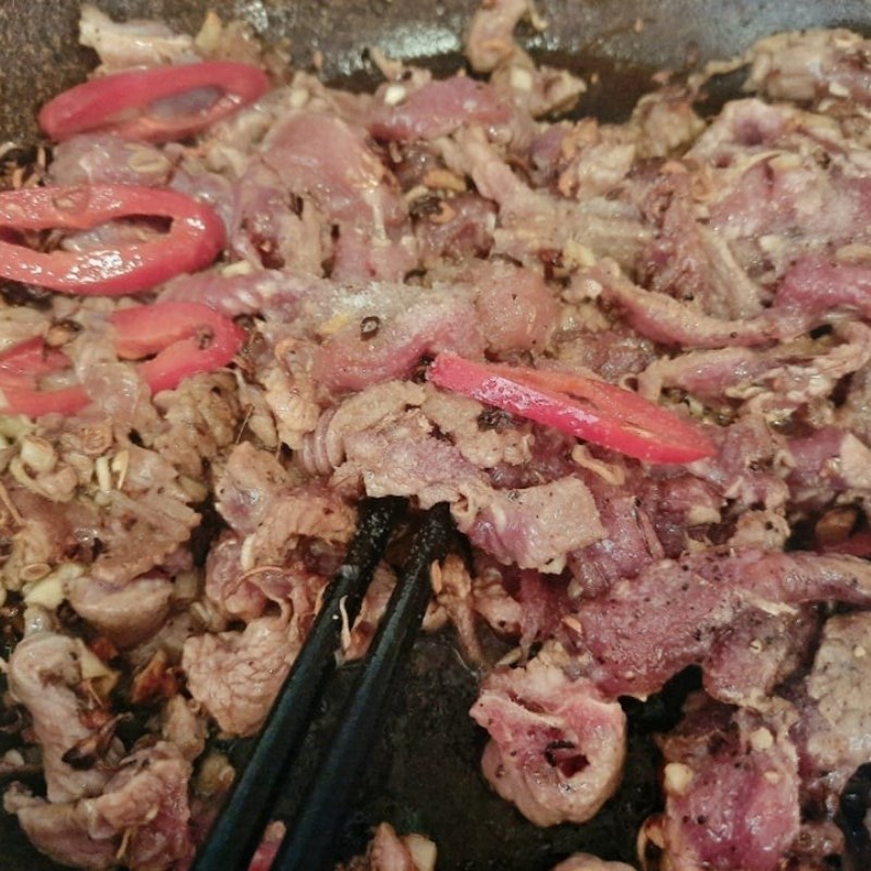 Bước 4 Xào thịt cừu với sả ớt Thịt cừu xào sả ớt