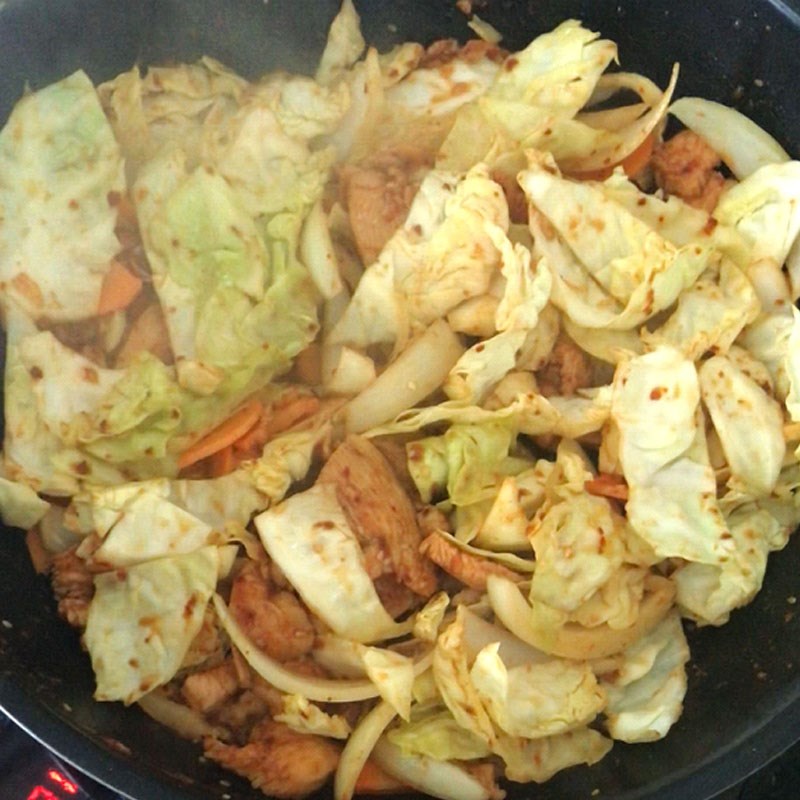 Bước 3 Xào thịt gà Gà xào phô mai