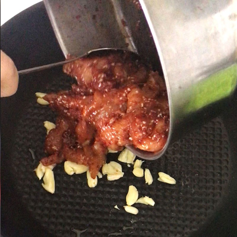 Bước 3 Xào thịt gà Gà xào phô mai