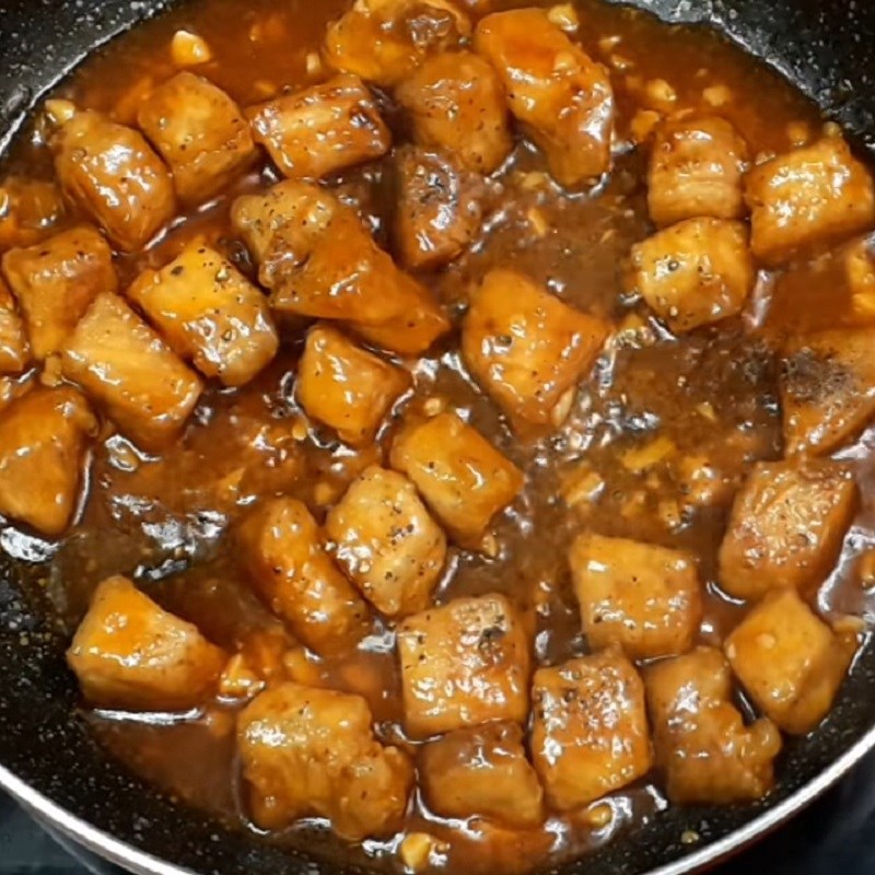 Bước 4 Xào thịt heo với sốt Thịt heo xào chua ngọt