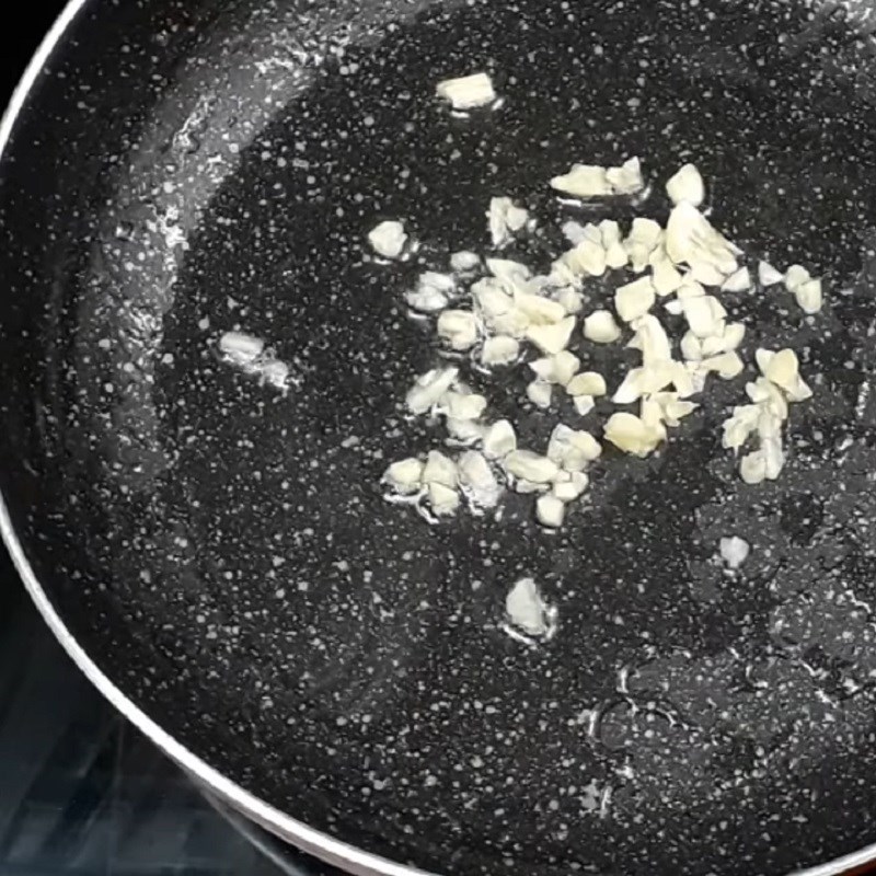 Bước 4 Xào thịt heo với sốt Thịt heo xào chua ngọt
