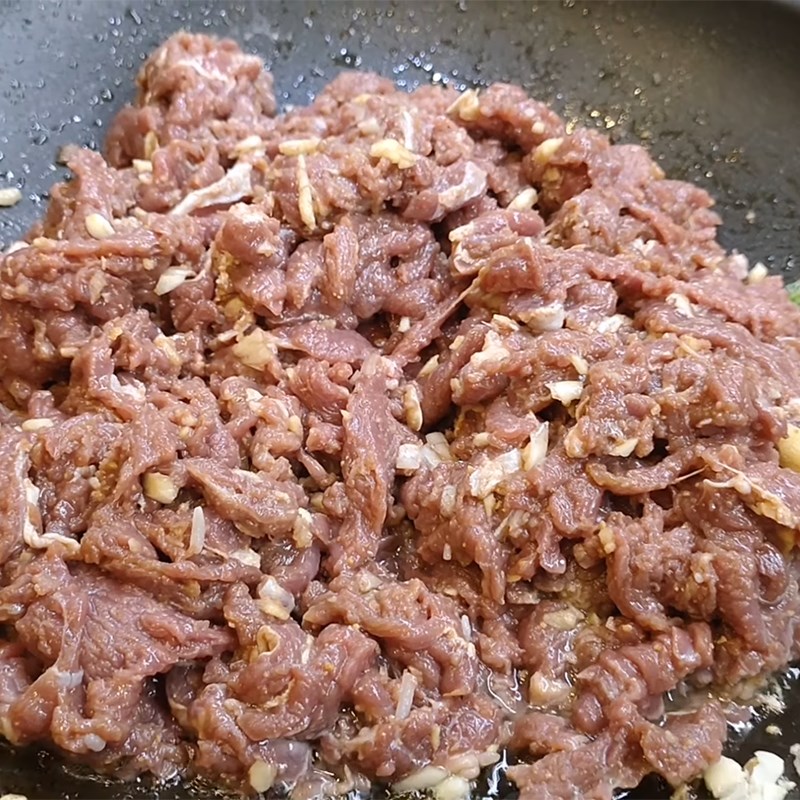 Bước 3 Xào thịt trâu Thịt trâu xào rau răm