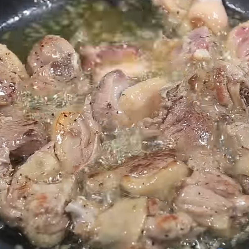 Bước 3 Xào thịt vịt Thịt vịt xào chua ngọt