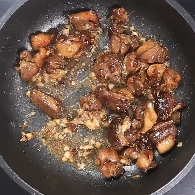 Bước 3 Xào thịt vịt Thịt vịt xào chua ngọt