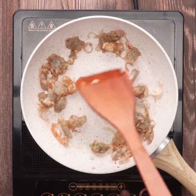 Bước 3 Xào tôm Cháo tôm bí xanh