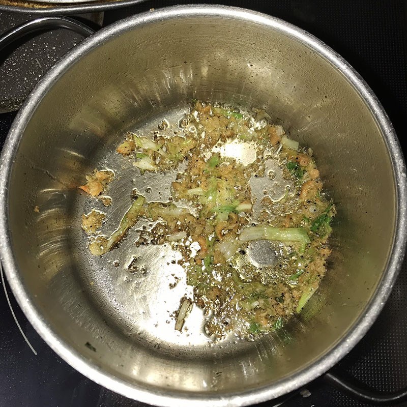 Bước 2 Xào tôm khô Canh bầu nấu nấm tôm khô