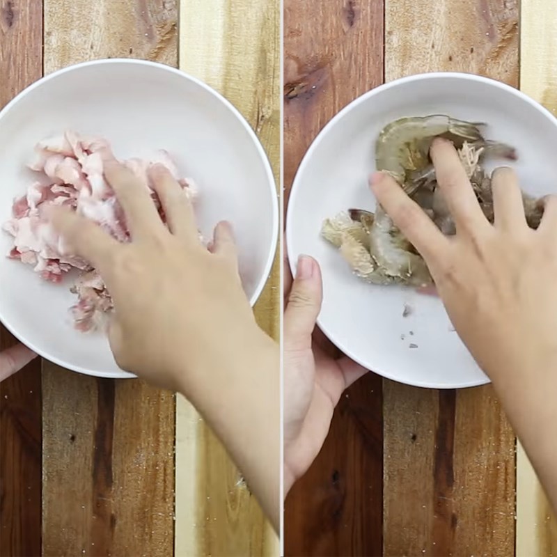 Bước 3 Xào tôm thịt Bánh xèo tôm thịt
