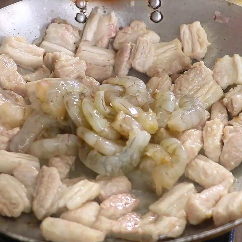 Bước 3 Xào tôm, thịt Chả tôm Thanh Hóa