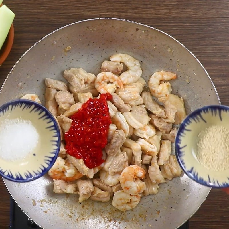 Bước 3 Xào tôm, thịt Chả tôm Thanh Hóa