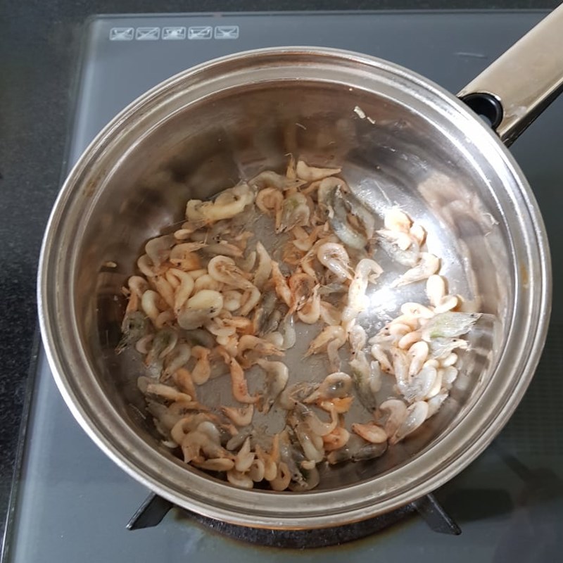 Bước 3 Xào nhân bánh xèo Bánh xèo tôm thịt (công thức được chia sẻ từ người dùng)