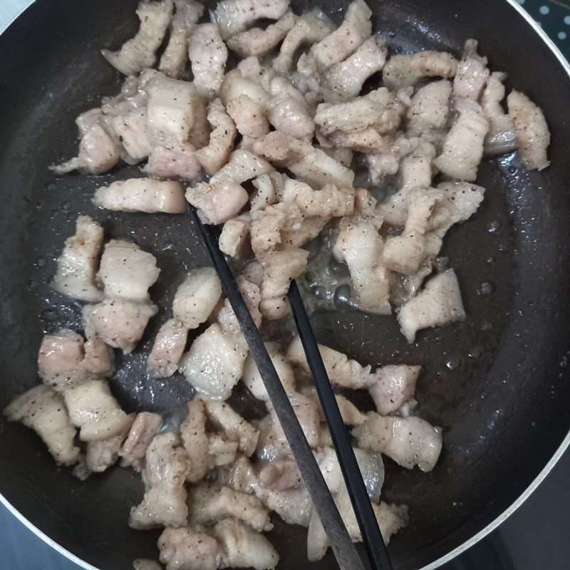 Bước 3 Xào tôm thịt Bánh bột lọc bằng bột năng nhân tôm thịt