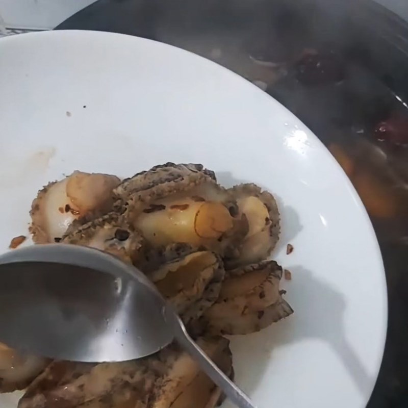 Bước 4 Xào và hầm bào ngư Bào ngư hầm thuốc bắc