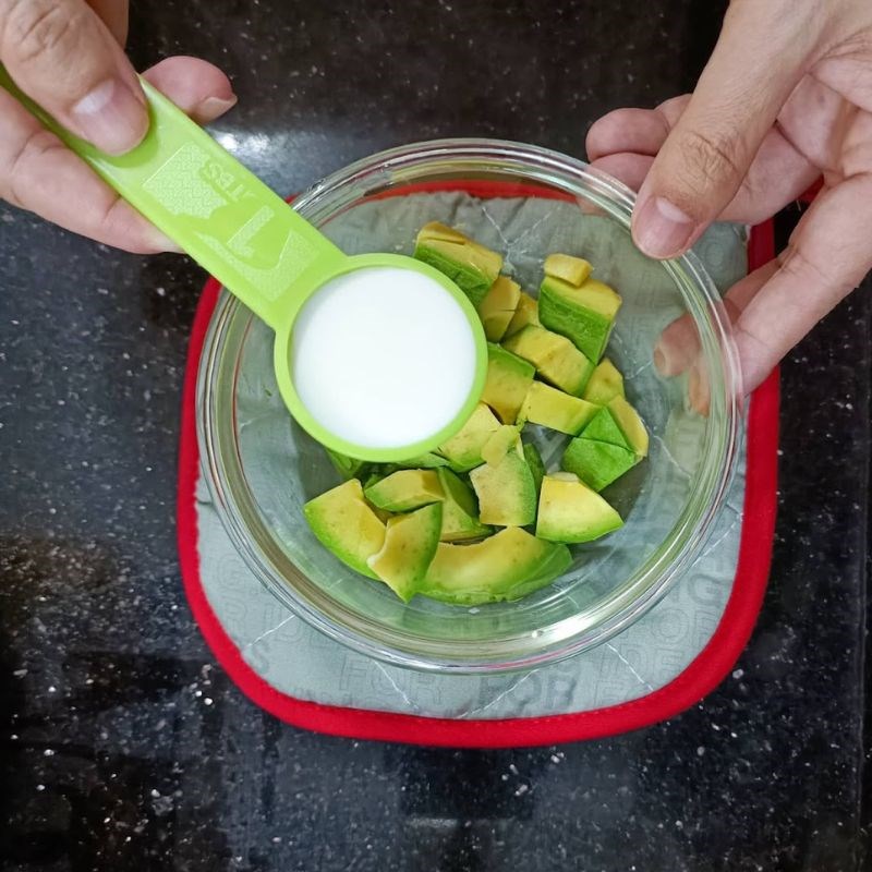 Bước 2 Xay bơ Mì Ý sốt kem trái bơ