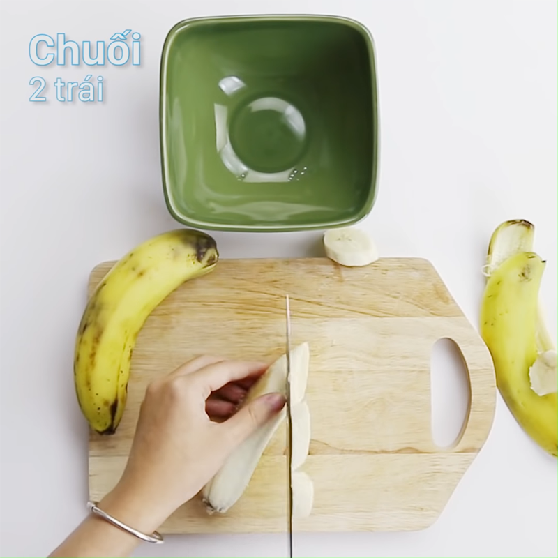 Bước 1 Xay chuối Kem chuối cacao bằng máy xay sinh tố