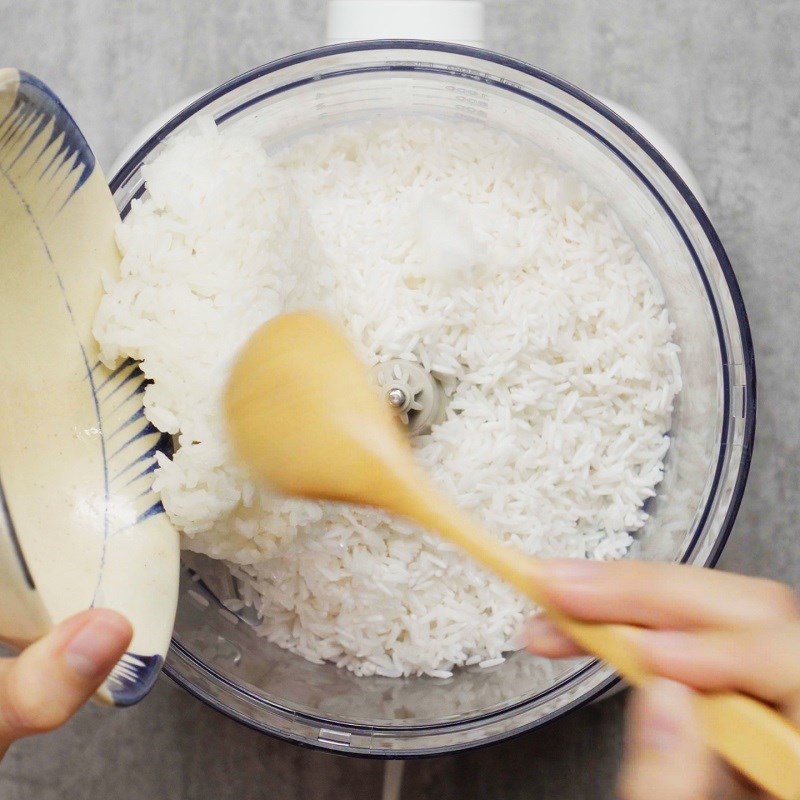 Bước 1 Xay gạo và cơm Bột chiên từ cơm nguội và gạo