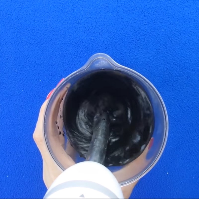 Bước 3 Xay, lọc mè đen Chè mè đen dừa
