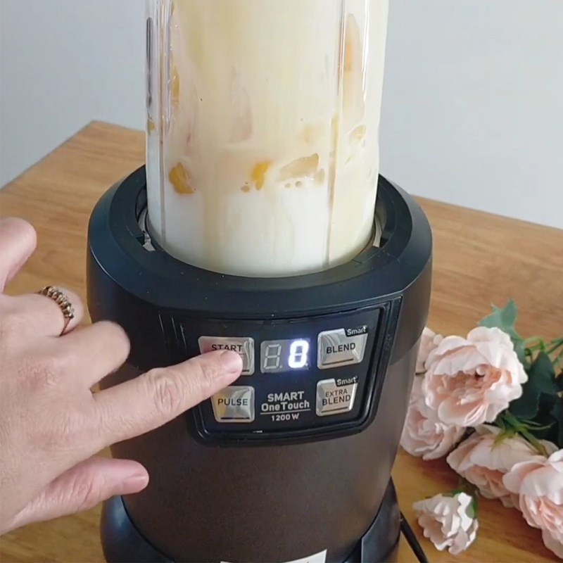 Bước 2 Xay mít với sữa Sinh tố mít